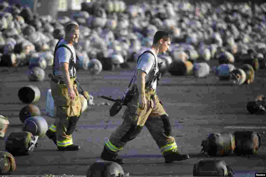 Printre sutele de baloane de gaz-propan, explodate într-un depozit la Tavares, Florida, Statele Unite