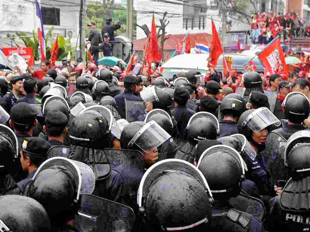 Сутычкі дэманстрантаў за паліцыяй у Таіляндзе.