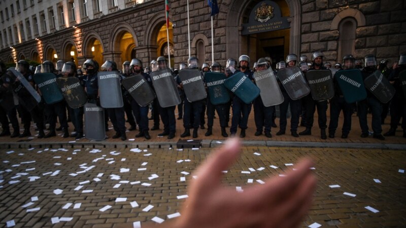 În Bulgaria, moțiune de cenzură 
anticorupție pe fundalul protestelor antiguvernamentale