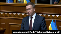 Кандидат, серед іншого, виступає за «максимально конструктивний діалог з парламентом»