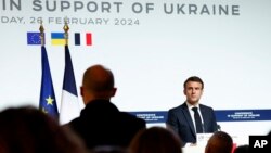 Președintele francez, Emmanuel Macron, dorește să se poziționeze drept unul dintre cei mai puternici susținători ai Ucrainei. Paris, 26 februarie.