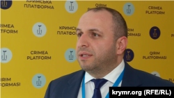 Rustem Umerov «Qırım platformasınıñ» birinci sammitinde, 2021 senesi avgustnıñ 23-ü