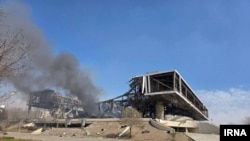 Ракеталык соккудан кыйраган 12 миң орундуу "Азади" спорт комплекси. Иран маалымат каражаттары тараткан сүрөт.