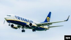 Belgium -- A Boeing 737-8AS airplane of Irish low-cost carrier Ryanair (EI-DPZ) approaches for landing at Brussels National Airport in Brussels, April 21, 2017