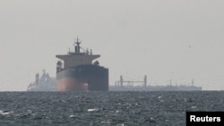 Tancurile petroliere navighează în Golful Persic, în apropierea Strâmtorii Ormuz.
