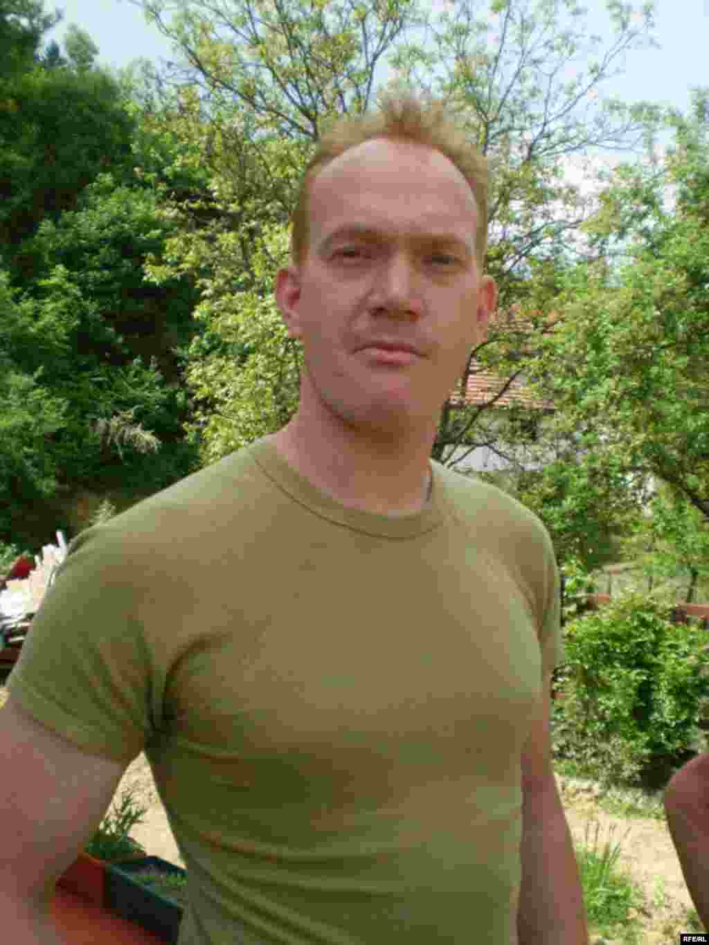 Bosna i Hercegovina - Holandski vojnik u Srebrenici - Robertus Sommer, bivši vojnik Nizozemske, koji je 1995.godine služio u Srebrenici, odlučio je da se sa svojom familijom nastani u ovom bosanskom gradiću. 