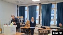 Galasanje na biračkom mjestu u Istočnom Novom Sarajevu, 23. novembar 2025.