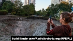 Вирва від російського ракетного удару в Дарницькому районі Києва, 1 серпня 2026 року