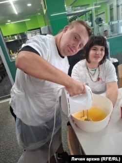 В кухнята на дневен център "Светове".