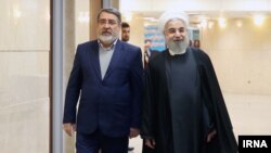 حسن روحانی در کنار وزیر کشور ایران صبح دوشنبه در ستاد انتخابات