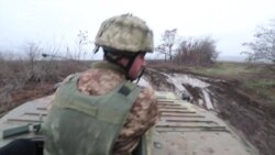 Выезд на БМП к передовым позициям украинских военных в Попасной