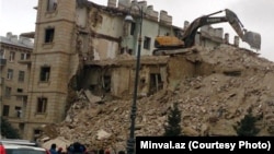 Обвалившееся при сносе здание по проспекту Гейдара Алиева, 25 января 2014