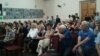 В актовом зале комитета по репатриации собрались родственники и друзья Даура Зантария, абхазские писатели и поэты, представители общественности и гости из Москвы