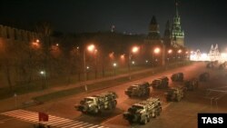 După o repetiție a paradei militare la Moscova, aprilie 2009