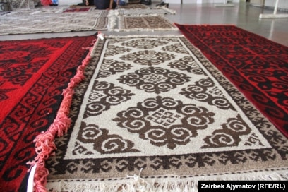 Театр сахналарындағы жалаңаш суреттер