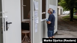 Testiranje ispred Instituta za virusologiju "Torlak" u Beogradu