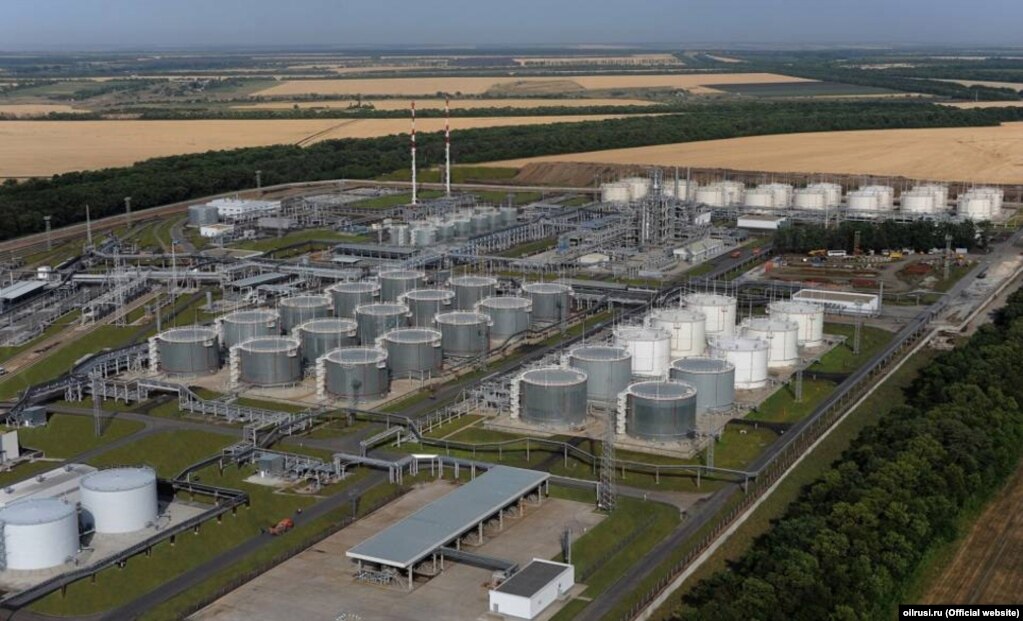 Українські експерти не дуже високо оцінювали якість пального, яке виробляє «Новошахтинський завод»