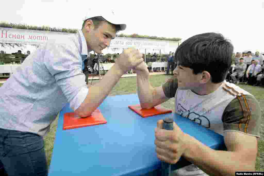 "Хьалхара нох тасар" цIе йолу даздар фолклоран дезаде а хилла, дIахIоьттира Нохчийчохь. Шелан кIошт, БелгIатан эвлайист. Куьг латуьйтуш къовсадаларш.