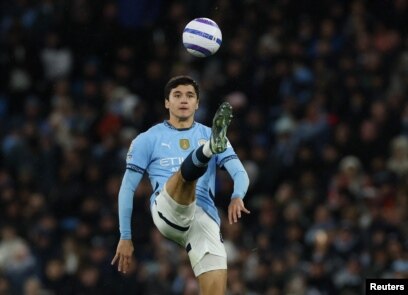 БДСМ порно: байланған және аузына трахает Велосипедтегі жалаңаш порно