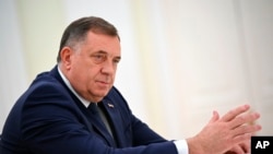 "Problem je u tome što je Rusija podržavala Dodika (na fotografiji: Dodik u Moskvi) u njegovim secesionističkim ambicijama", ističe Zweers