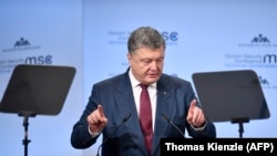 Ukraina prezidenti Petro Poroşenkonıñ Münichteki telükesizlik konferentsiyasında çıqış yapqan vaqtı, 2018 senesi fevralniñ 16-sı