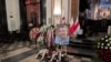 Перад пачаткам цырымоніі разьвітаньня з Аляксандрам Мілінкевічам у Варшаве, 22 жніўня 2026 году