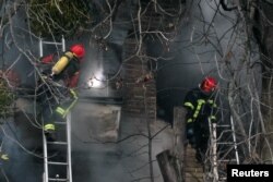 Пажарныя працуюць на месцы выбуху ў Кіеве, пашкоджаны жылы дом. 15 лістапада 2022