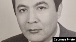 Казахстанский политолог Дос Кошим будучи преподавателем в 1980-х годах