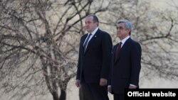 Президенты Армении и Грузии - Серж Саргсян (справа) и Георгий Маргвелашвили, Ереван, 27 февраля 2014 г.