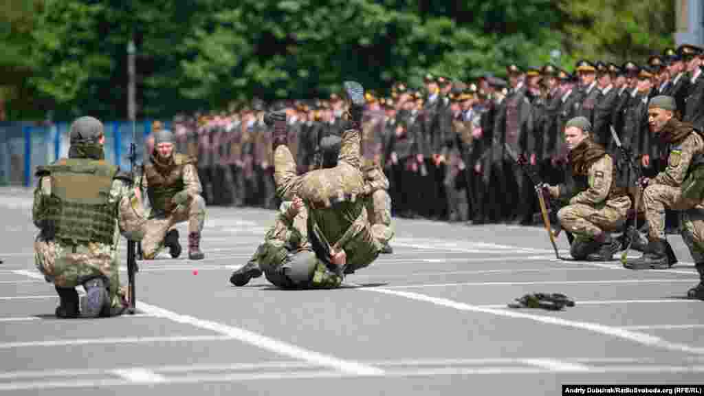 Показова програма з рукопашного бою