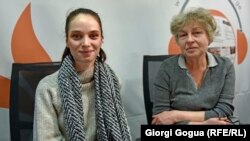 მარინა თაბუკაშვილი, ქალთა ფონდ „ტასოს“ დირექტორი, და ნინო საყვარელიძე, თსუ-ს იურიდიული ფაკულტეტის სტუდენტი