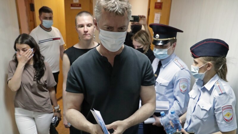 Суд сократил срок ареста Евгения Ройзмана до одних суток