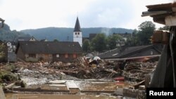  Разрушенные дома на территории, пострадавшей от наводнения после проливных дождей, в Шульде, Германия, 15 июля 2021 года.