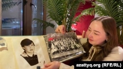 Томирис показывает фотографии погибшей мамы. 25 декабря 2025 года