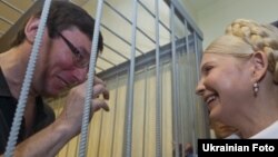 Юлія Тимошенко за місяць до свого арешту прийшла підтримати Юрія Луценка, 5 липня 2011 року