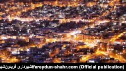 تصویری از فریدون‌شهر در شب