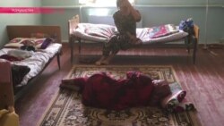 Таджикский роддом: женщины спят на полу, воду пациенты носят в канистрах