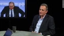 «Он бросает символические кости»