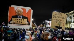 Качински и управляващата партия са основен обект на гнева на протестиращите