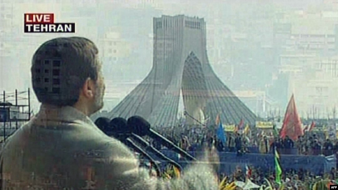 محمود احمدی‌نژاد در میدان آزادی، ۲۲ بهمن ۱۳۸۸