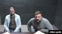 Aleksandr Chikalo (left) and Ivan Bliznyuk participate in a Buenos Aires court hearing via video link from Marcos Paz prison in June 2021.