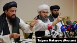 Представители на делегацията на талибаните, която проведе срещи в Москва