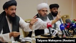 Делегация движения «Талибан» на пресс-конференции в Москве.