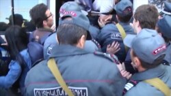 В Ереване полиция продолжает задерживать протестующих