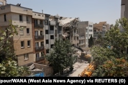 Zgrada oštećena u izraelskim napadima na Teheran, Iran, 14. juna 2025.
