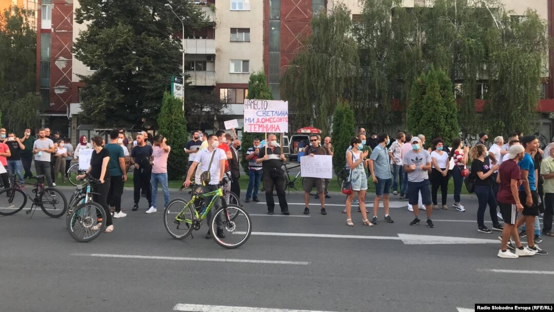 Протест против поскапување на струјата. 