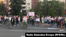 Протест против поскапување на струјата. 