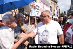 Otac Dženana Memića Muriz Memić na protestima s građanima u Sarajevu, 11. septembra, 2021.