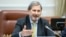 Європейський комісар Йоганнес Ган на зустрічі з прем'єр-міністром України Володимиром Гройсманом, Київ, 9 листопада 2018 року