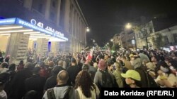 Kaxa Kaladzenin seçki qərargahı qarşısında mitinq.